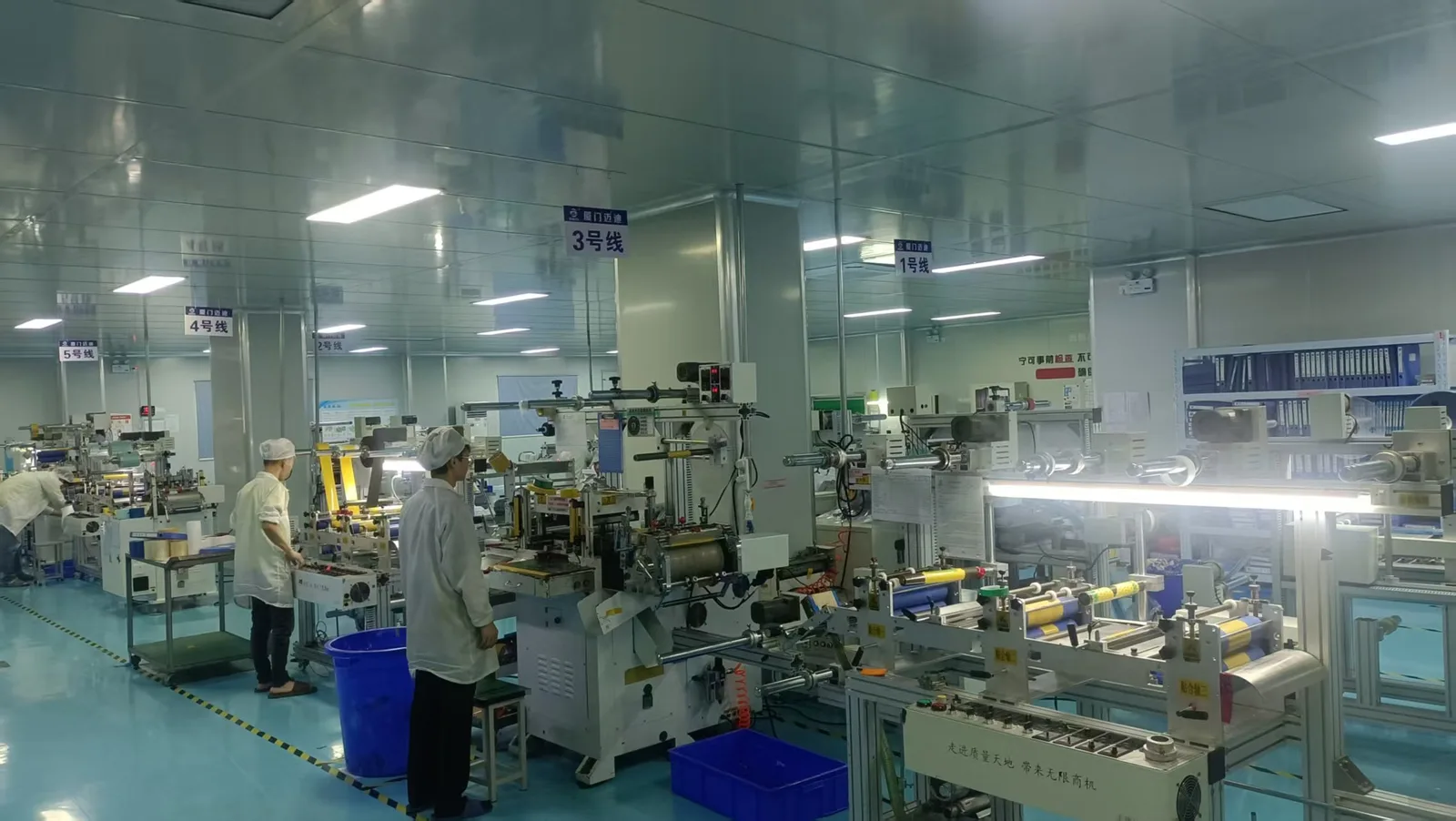 Multiple flatbed die-cutting lines in a controlled battery-component production workshop